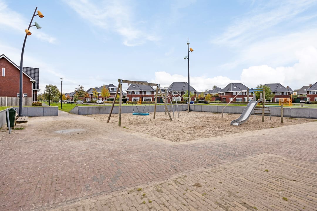 Foto 32 van Voorschotenstraat 12