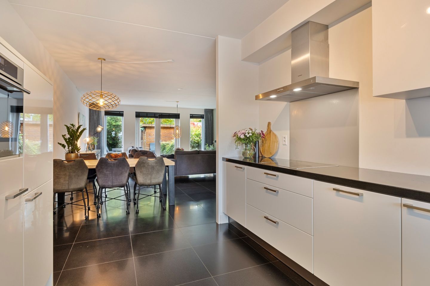 Foto 10 van Voorschotenstraat 12