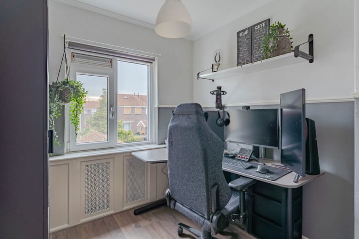 Photo 13 of Meidoornstraat 45