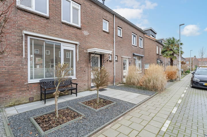 Photo 17 of Meidoornstraat 45