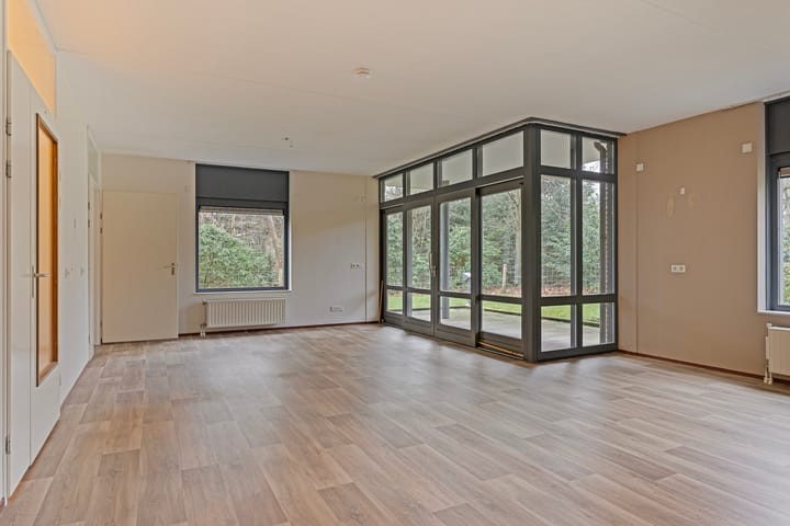 Foto 2 van Paviljoenplein 3