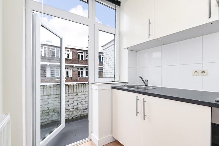 Foto 12 van Ernest Staasstraat 11