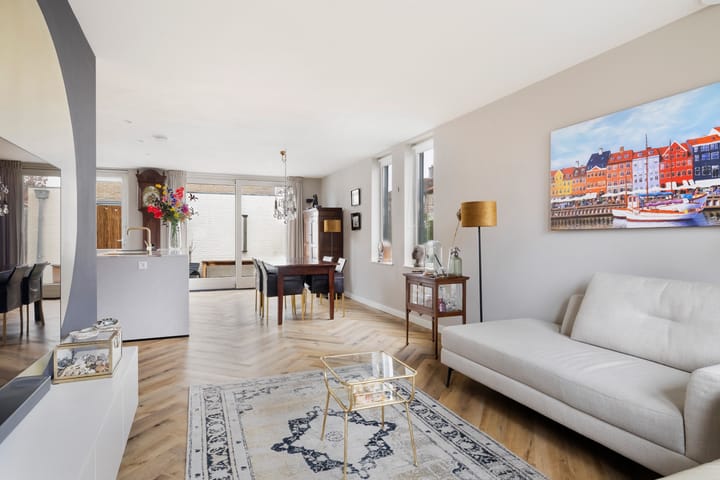 Foto 2 van Dorpsplein 2