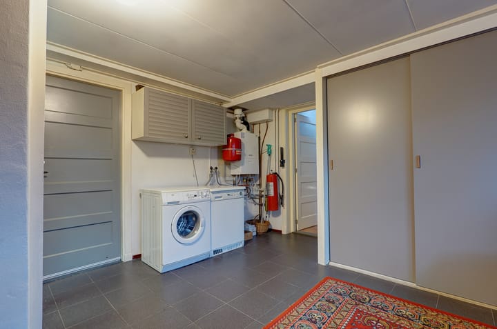 Photo 16 of Laaghalerstraat 8