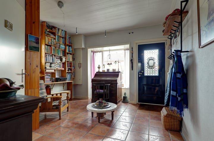 Photo 18 of Laaghalerstraat 8