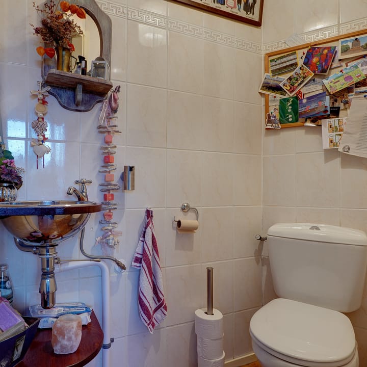 Photo 19 of Laaghalerstraat 8