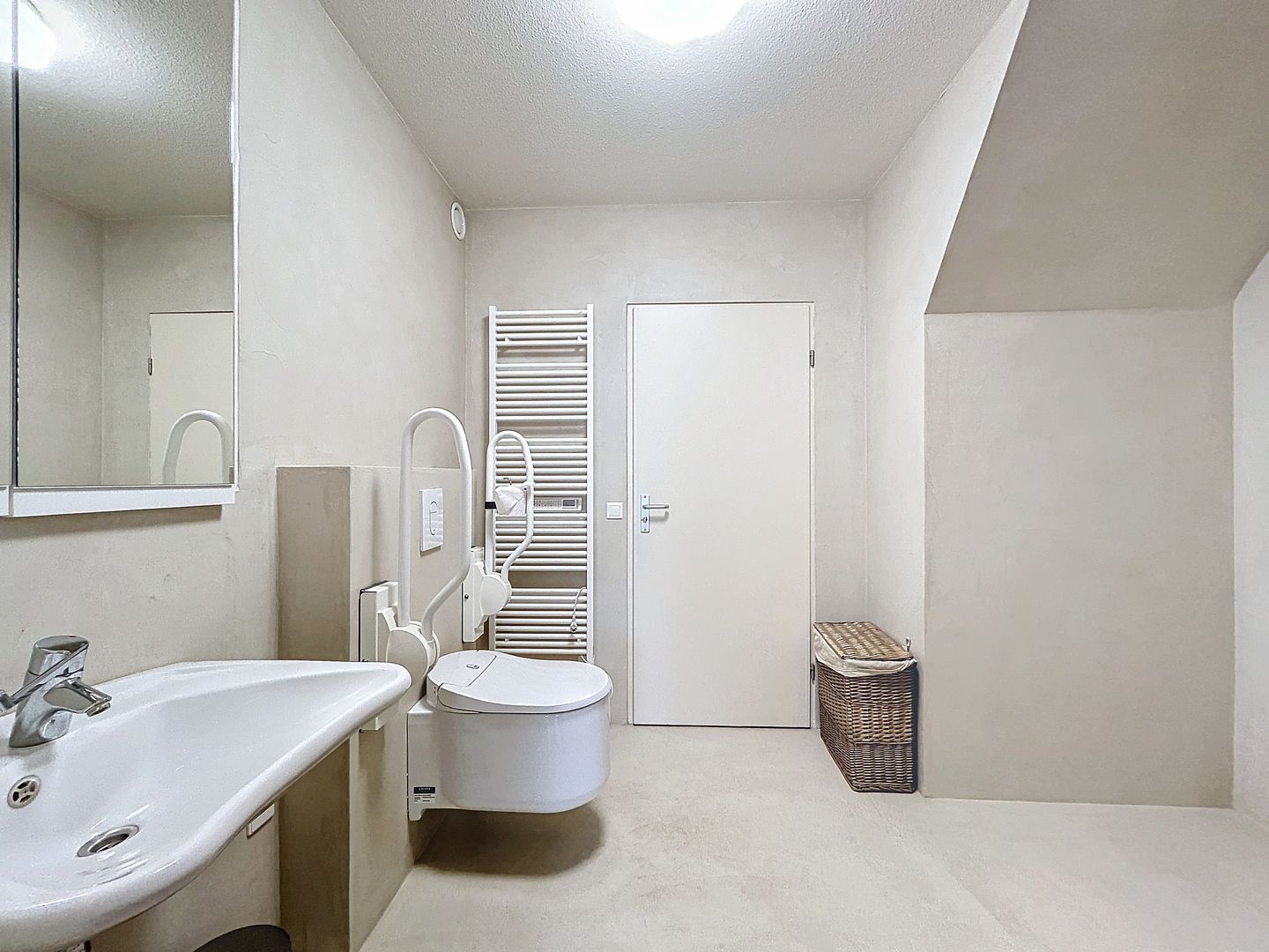 Foto 20 van Pastoor J.A.M. van den Muijsenbergstraat 30