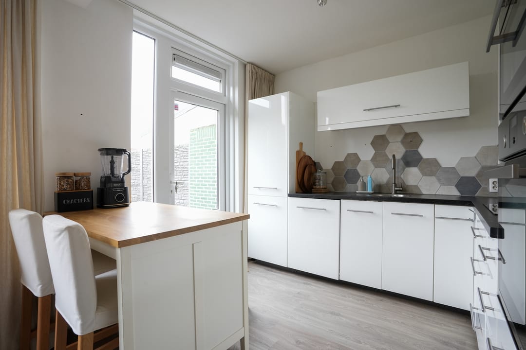 Photo 8 of Van der Scheurstraat 13