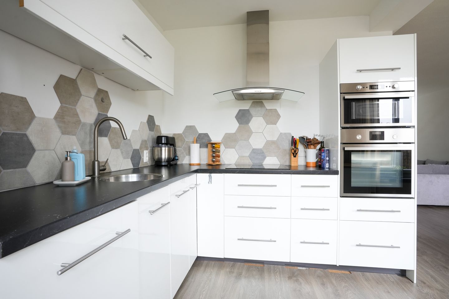 Photo 10 of Van der Scheurstraat 13