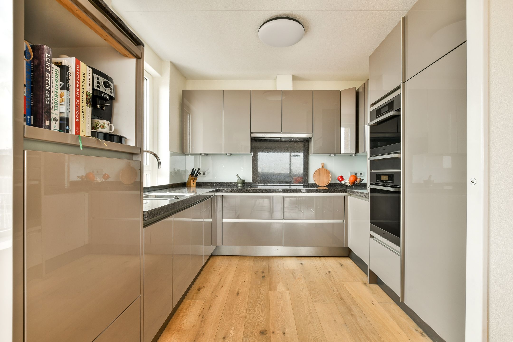 Foto 9 van Pieter Oosterhuisstraat 40