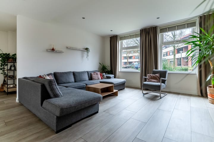 Photo 11 of Deken Cauthalsstraat 3