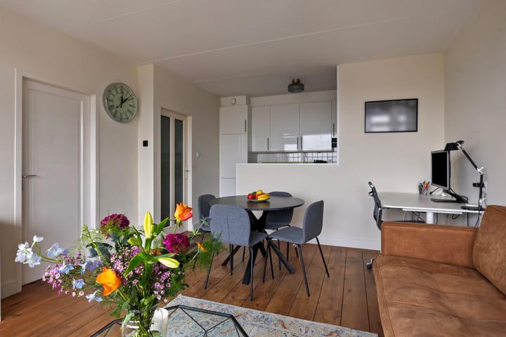 Foto 8 van Haagplein 65