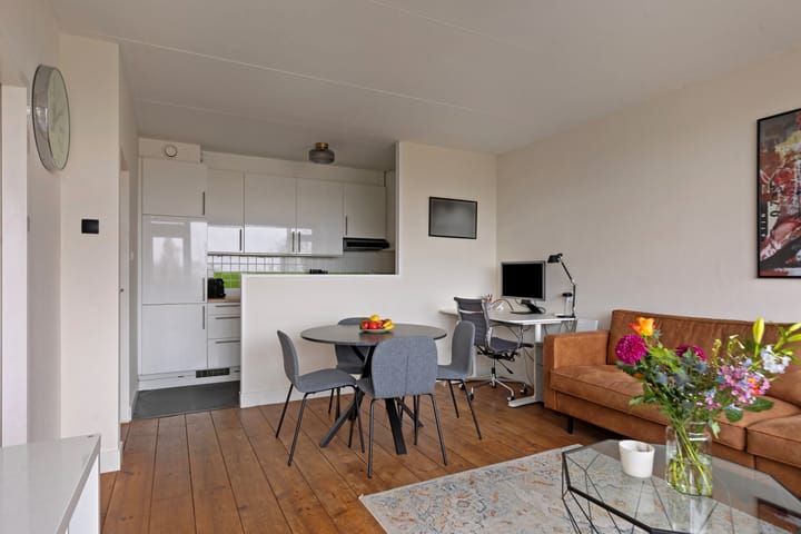 Foto 9 van Haagplein 65