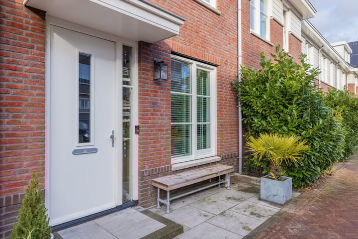 Foto 2 van Van Limburg Stirumstraat 5