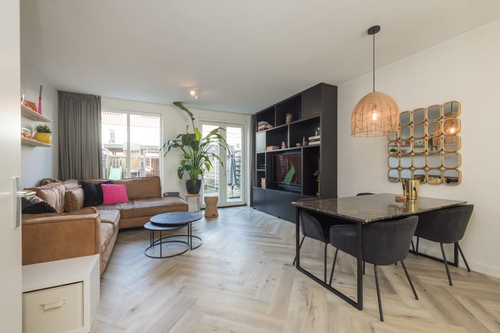 Foto 9 van Van Limburg Stirumstraat 5