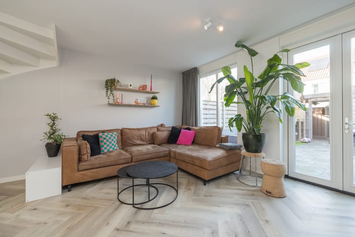 Foto 10 van Van Limburg Stirumstraat 5