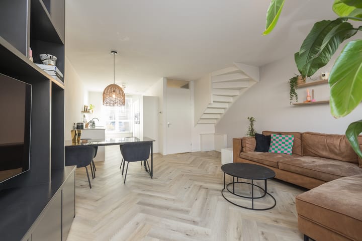 Foto 11 van Van Limburg Stirumstraat 5