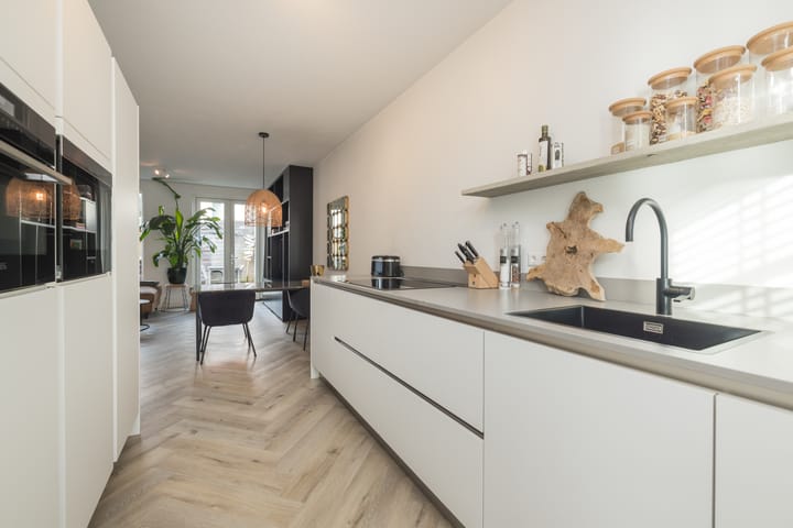 Foto 15 van Van Limburg Stirumstraat 5