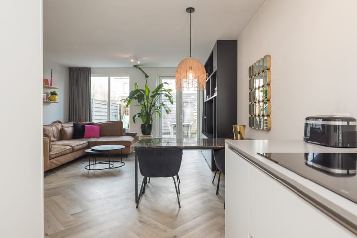 Foto 16 van Van Limburg Stirumstraat 5