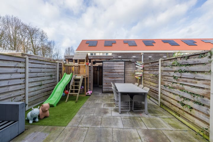 Foto 17 van Van Limburg Stirumstraat 5