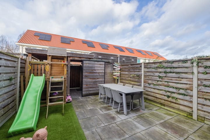 Foto 18 van Van Limburg Stirumstraat 5