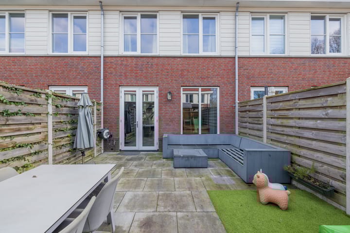 Foto 19 van Van Limburg Stirumstraat 5