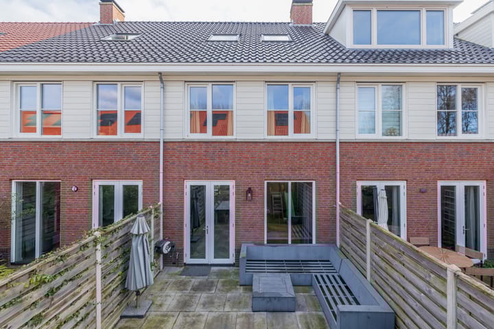 Foto 21 van Van Limburg Stirumstraat 5