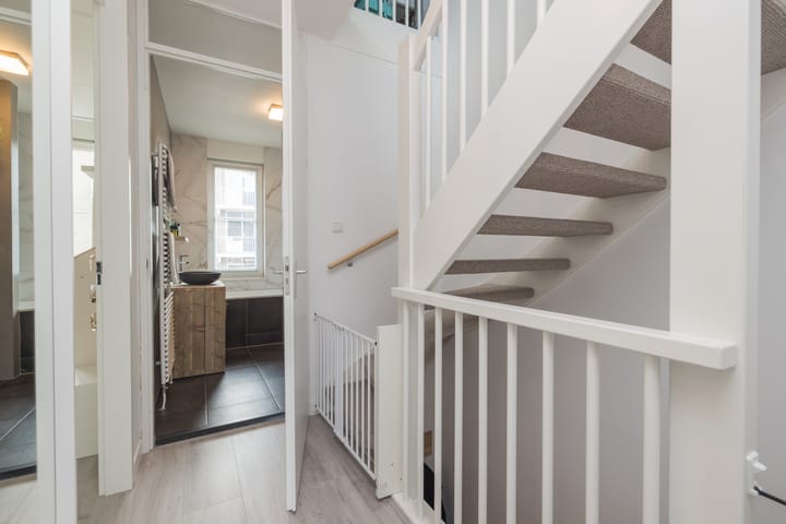 Foto 22 van Van Limburg Stirumstraat 5