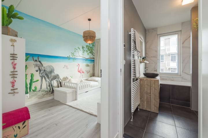 Foto 23 van Van Limburg Stirumstraat 5