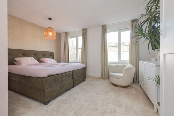 Foto 30 van Van Limburg Stirumstraat 5