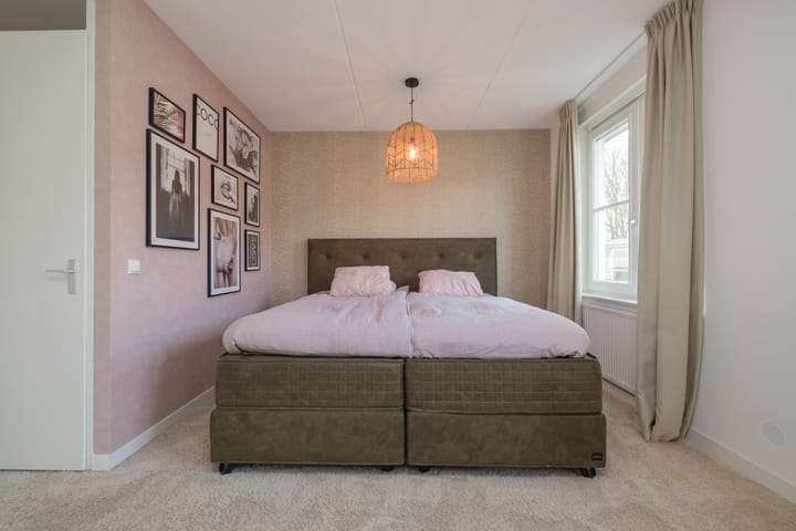 Foto 32 van Van Limburg Stirumstraat 5