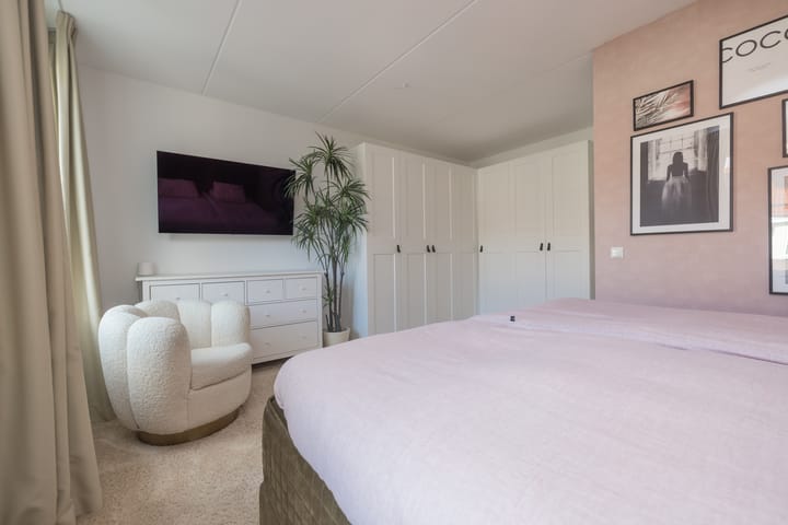 Foto 33 van Van Limburg Stirumstraat 5