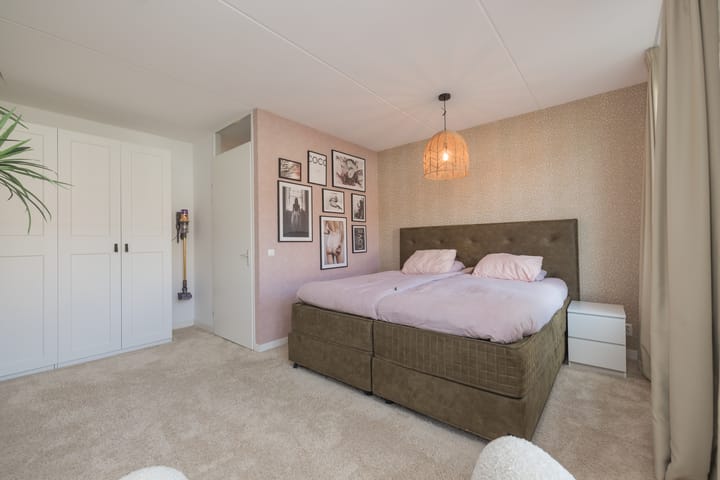 Foto 34 van Van Limburg Stirumstraat 5