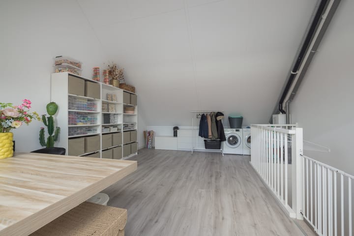 Foto 37 van Van Limburg Stirumstraat 5