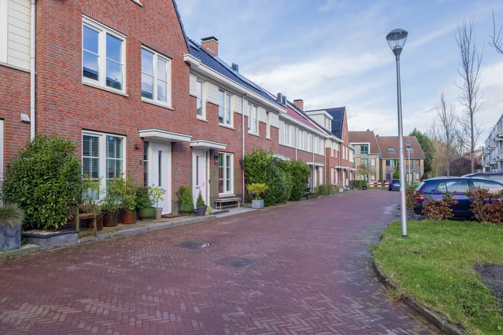 Foto 40 van Van Limburg Stirumstraat 5