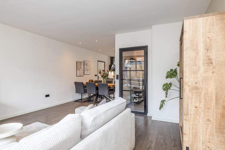 Foto 10 van Monseigneur Mannensstraat 25