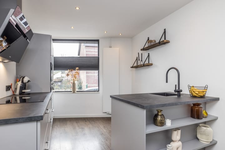 Foto 15 van Monseigneur Mannensstraat 25