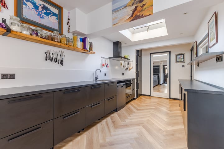 Photo 16 of Colensostraat 34