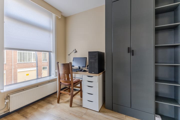 Photo 33 of Colensostraat 34