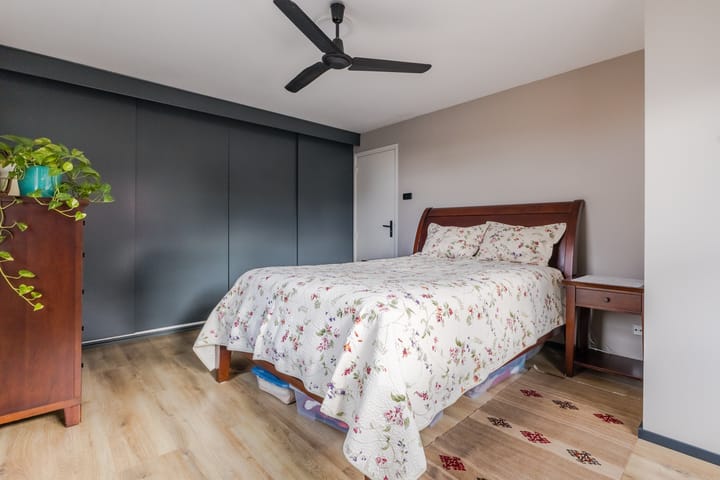 Photo 38 of Colensostraat 34