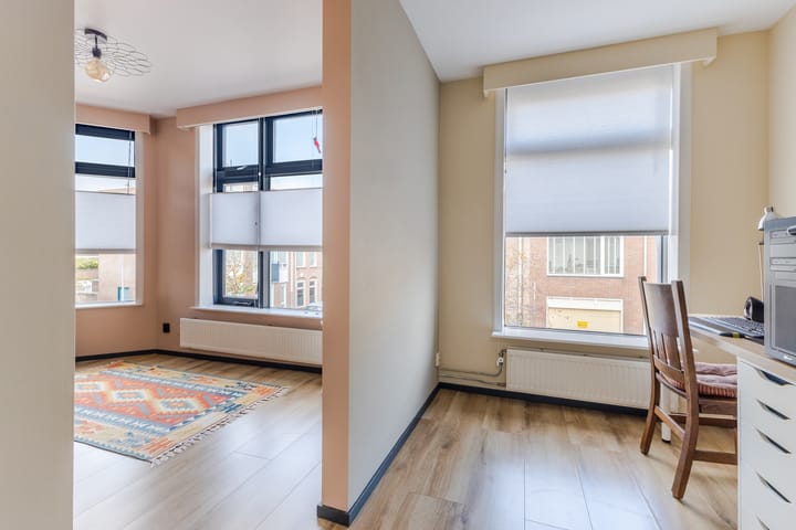 Photo 34 of Colensostraat 34