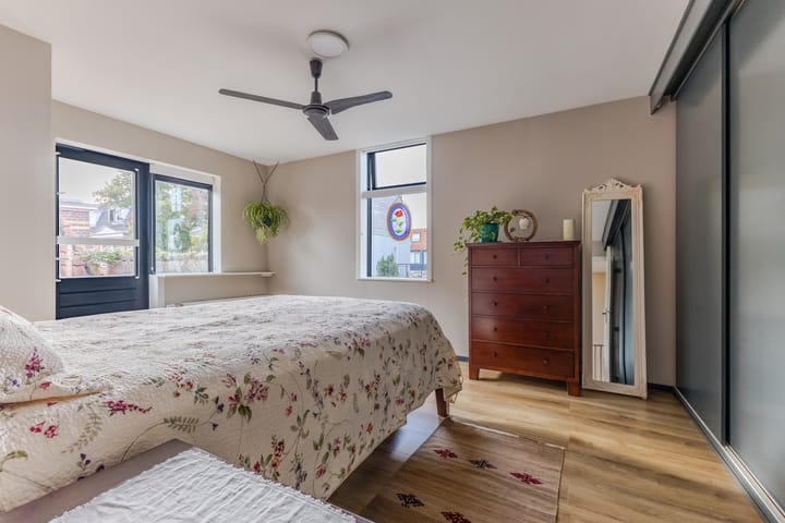 Photo 36 of Colensostraat 34