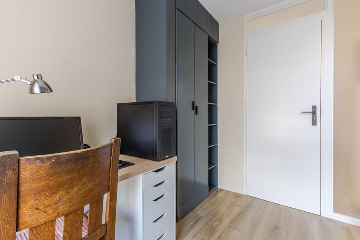 Photo 35 of Colensostraat 34