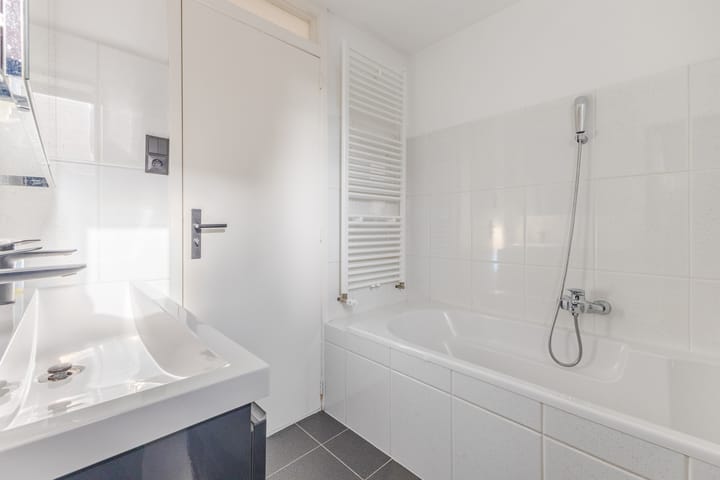 Photo 41 of Colensostraat 34