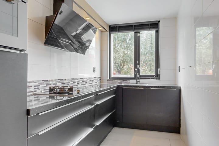 Foto 10 van Apenijnenstraat 4