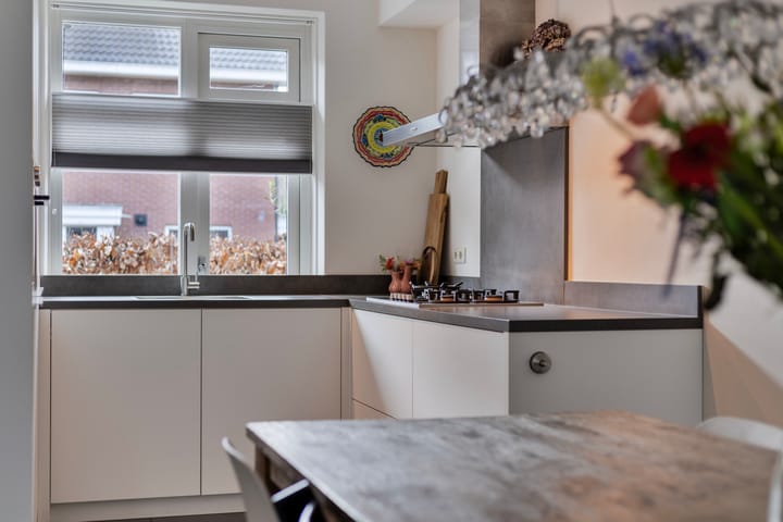 Photo 6 of Scholtenhaerstraat 15