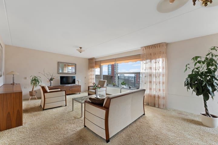 Foto 2 van Middeldijkerplein 104