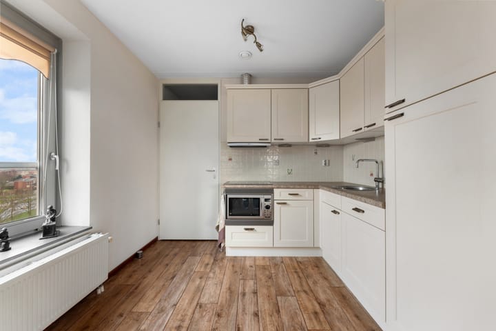 Foto 3 van Middeldijkerplein 104