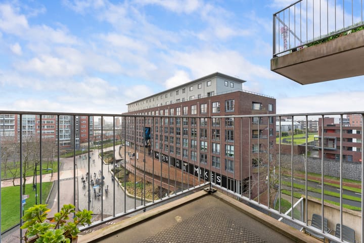 Foto 4 van Middeldijkerplein 104