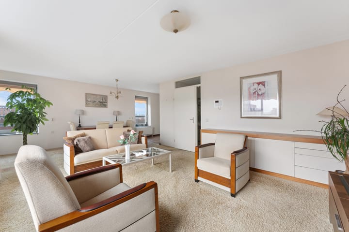 Foto 14 van Middeldijkerplein 104